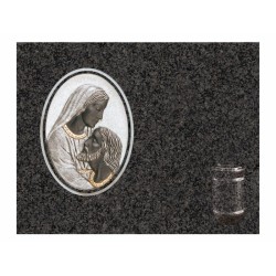 Lápida de nicho en granito Sudáfrica con Piedad tallada